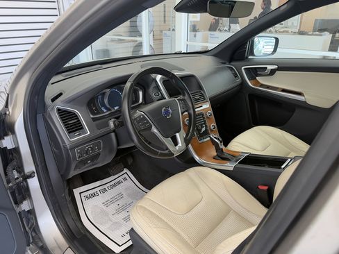 Used 2016 Volvo XC60 T6 Platinum w/ Inscription Package image 21