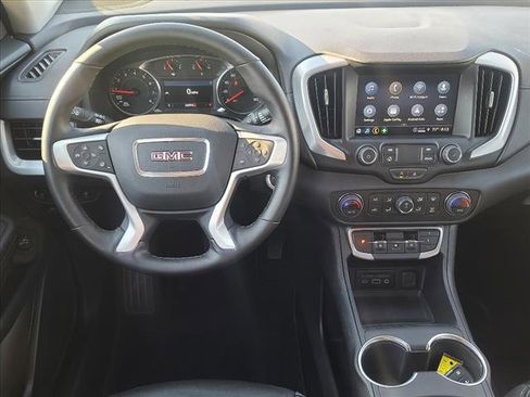 Used 2024 GMC Terrain SLT image 4
