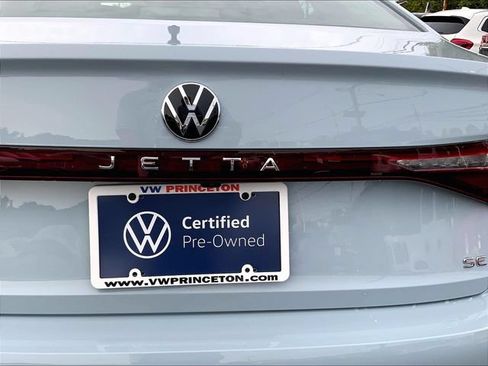 Certified 2025 Volkswagen Jetta SE FWD image 18
