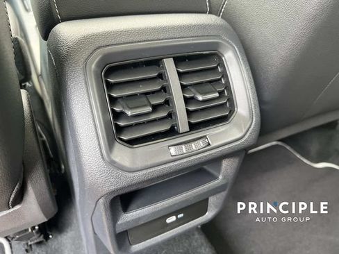 Used 2023 Volkswagen Taos SE w/ Panoramic Sunroof Package FWD image 28