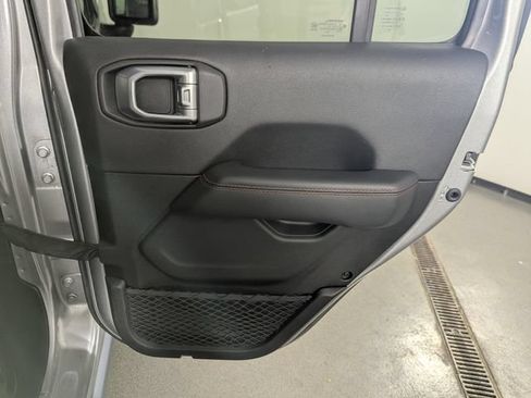 Used 2020 Jeep Gladiator Rubicon w/ Dual Top Group AWD/4WD image 18