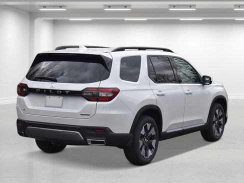 New 2026 Honda Pilot Touring image 3