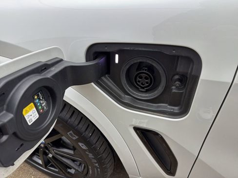 Used 2023 BMW X5 xDrive45e w/ Executive Package image 34