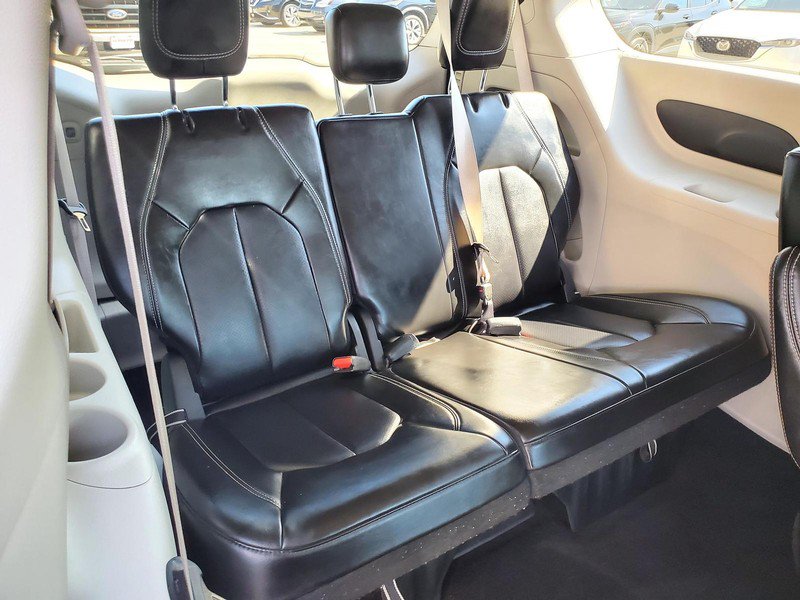Used 2024 Chrysler Pacifica Touring-L FWD image 15