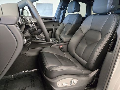New 2025 Porsche Macan AWD/4WD image 5