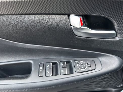 Used 2019 Hyundai Santa Fe SE image 14