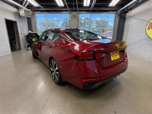 Used 2020 Nissan Altima 2.5 SR FWD image 3
