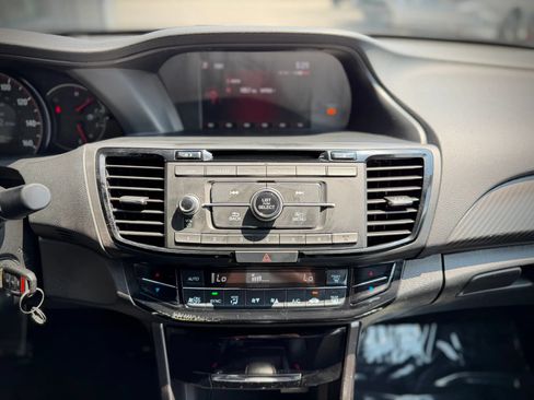 Used 2017 Honda Accord Sport image 12