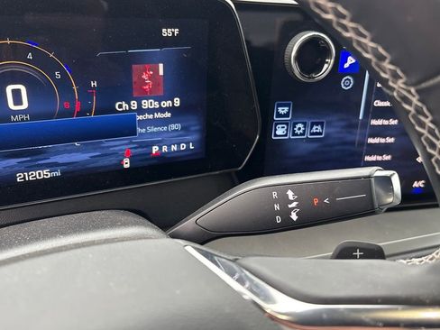 Used 2025 Chevrolet Traverse LT image 28