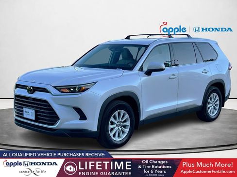 Used 2025 Toyota Grand Highlander AWD image 2