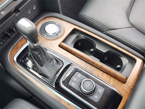 Used 2022 Nissan Armada SL w/ Captain's Chairs Package image 20