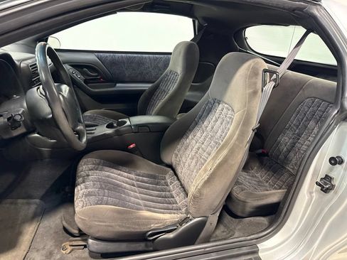 Used 2002 Chevrolet Camaro LT w/ Preferred Equipment Group 1 RWD image 17