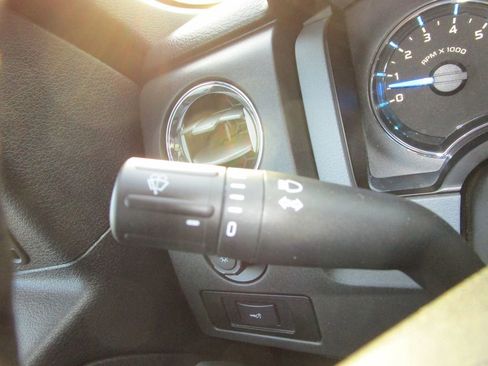 Used 2013 Ford F150 XLT w/ XLT Chrome Pkg image 32