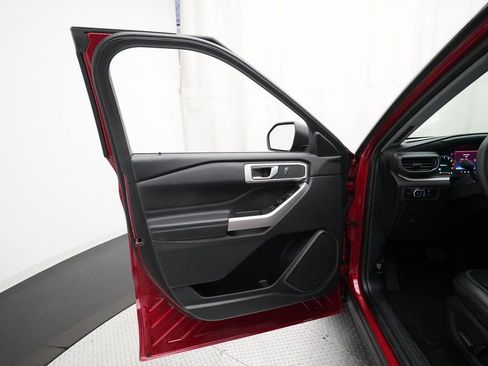 Used 2023 Ford Explorer XLT w/ Equipment Group 202A image 29