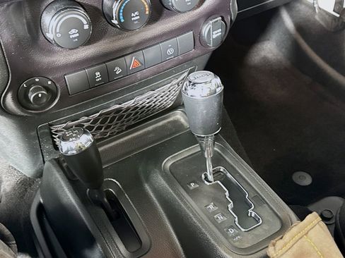 Used 2018 Jeep Wrangler Unlimited Sahara w/ Connectivity Group image 14