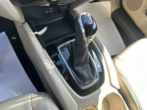 Used 2018 Nissan Rogue SV w/ Premium Package image 23