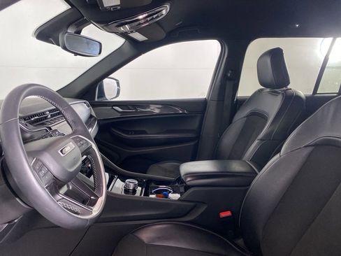 Used 2023 Jeep Grand Cherokee Altitude image 15