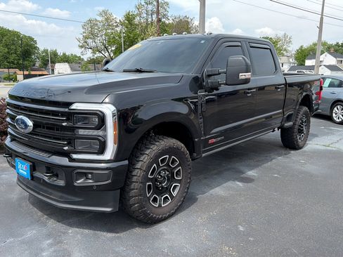 Used 2025 Ford F350 Platinum w/ FX4 Off-Road Package AWD/4WD image 3
