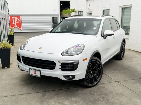 Used 2018 Porsche Cayenne S AWD/4WD image 3
