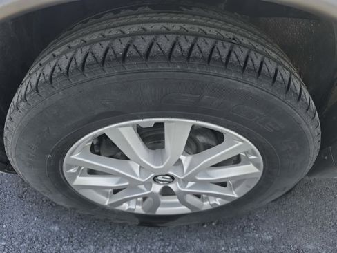 Used 2018 Nissan Rogue SV image 10