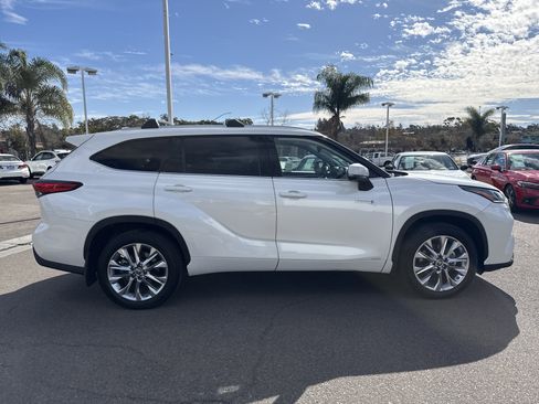 Used 2020 Toyota Highlander Limited image 6
