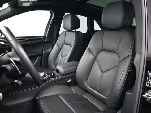 Used 2025 Porsche Macan AWD/4WD image 5