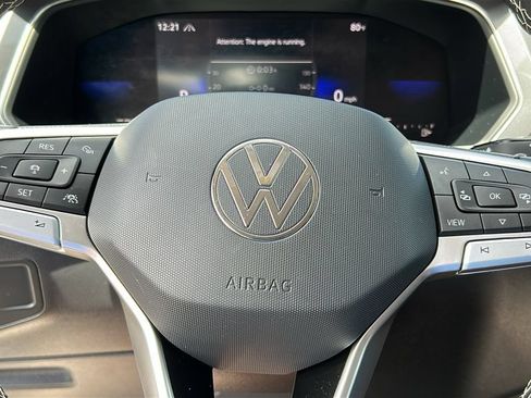 Used 2023 Volkswagen Tiguan SE AWD/4WD image 12