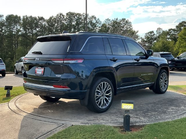 New 2027 Jeep Grand Cherokee Summit w/ MOPAR Finishing Package AWD/4WD image 7