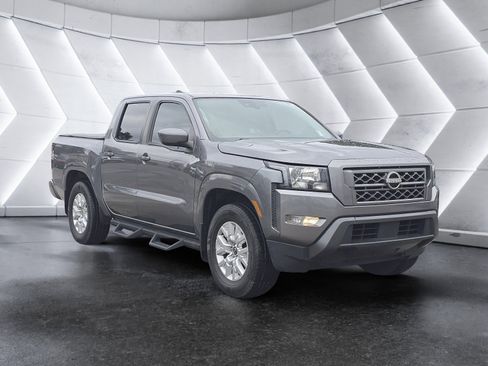 Used 2022 Nissan Frontier SV image 1