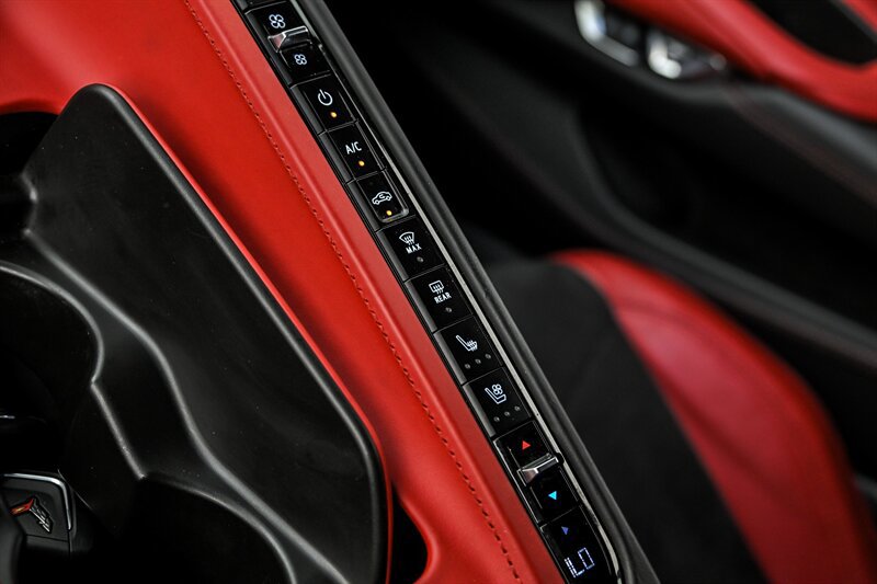 Used 2021 Chevrolet Corvette Stingray Premium Cpe w/ Z51 Performance Package RWD image 30