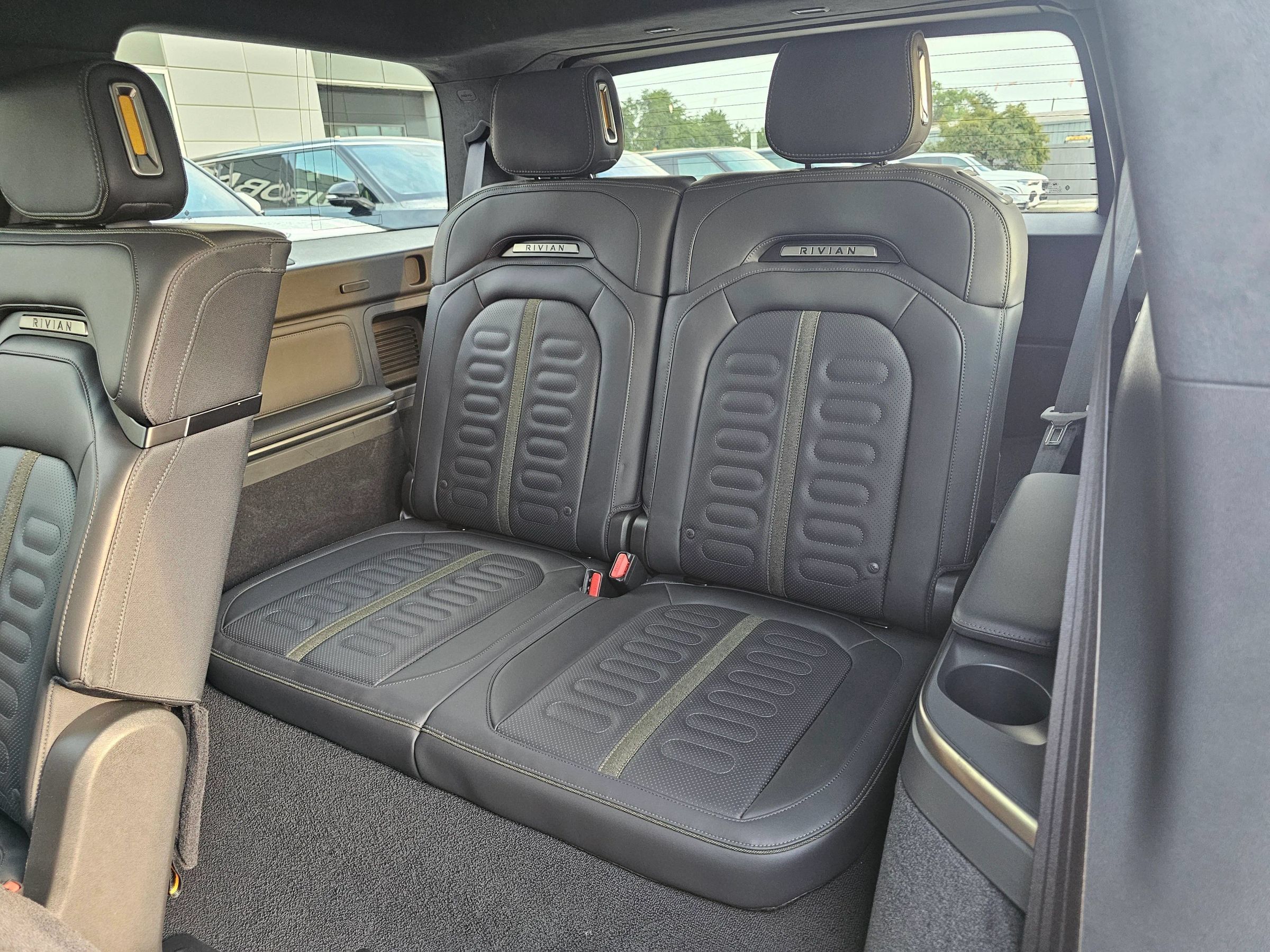 Used 2025 Rivian R1S Adventure Dual AWD/4WD image 25