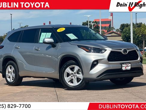 Certified 2025 Toyota Highlander LE AWD/4WD image 1