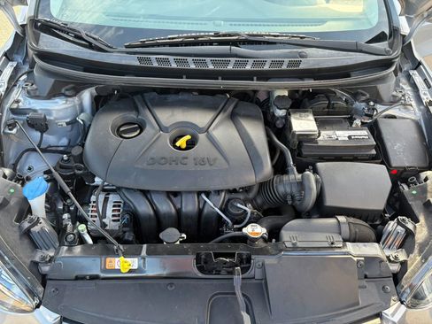 Used 2015 Hyundai Elantra Limited image 9