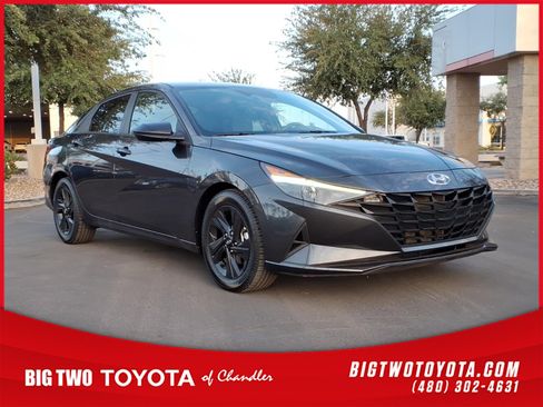 Used 2022 Hyundai Elantra SEL w/ Preferred Accessory Package FWD image 1