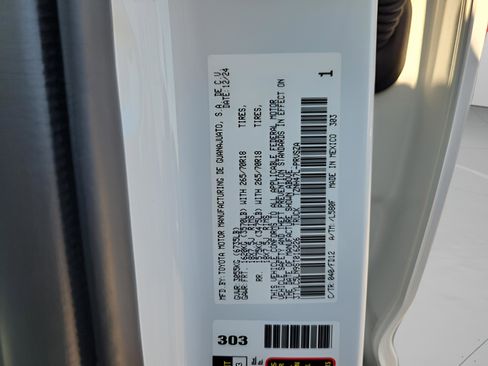 Certified 2025 Toyota Tacoma TRD Off-Road image 34