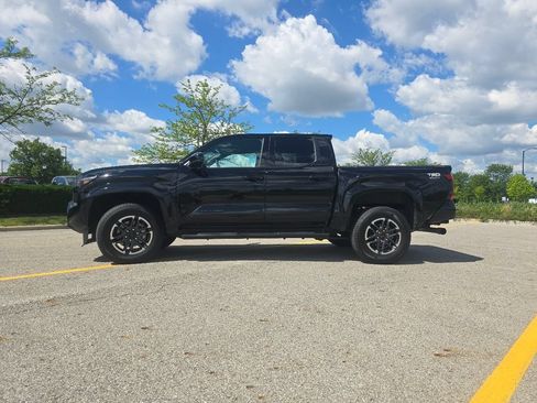 Used 2025 Toyota Tacoma TRD Sport AWD/4WD image 12