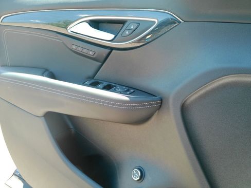 Used 2023 Buick Envision Essence AWD/4WD image 22
