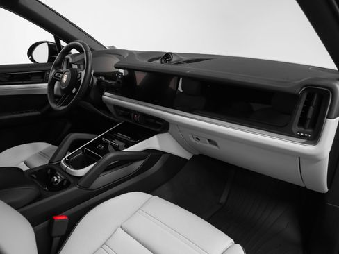 Certified 2025 Porsche Cayenne Coupe AWD/4WD image 22