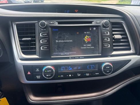 Used 2016 Toyota Highlander Plus AWD/4WD image 25
