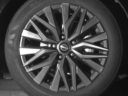 Used 2025 Nissan Altima 2.5 SV FWD image 12