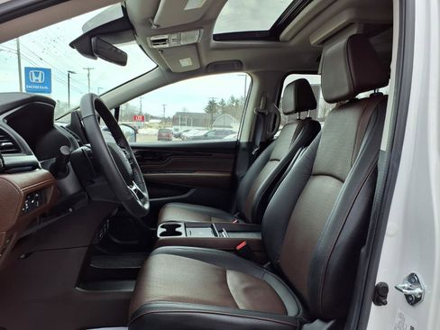 Used 2025 Honda Odyssey Elite image 6