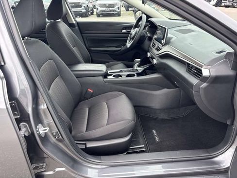 Used 2024 Nissan Altima 2.5 SV FWD image 16