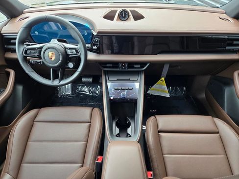 New 2026 Porsche Macan 4 Electric image 13