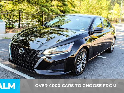 Used 2024 Nissan Altima 2.5 SV FWD image 2