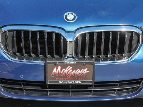 Used 2022 BMW 530e w/ Premium Package image 5