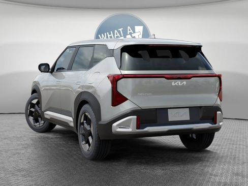 New 2027 Kia Seltos S FWD image 4