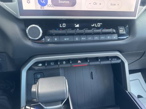 Used 2025 Toyota Tundra Limited image 36