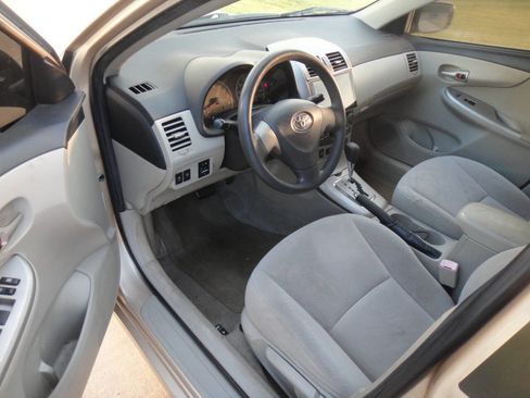 Used 2011 Toyota Corolla LE image 14