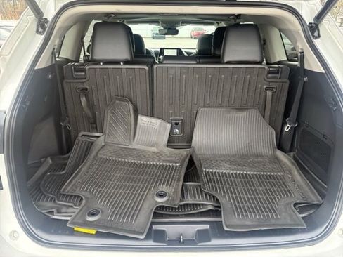 Used 2022 Toyota Highlander XLE image 18