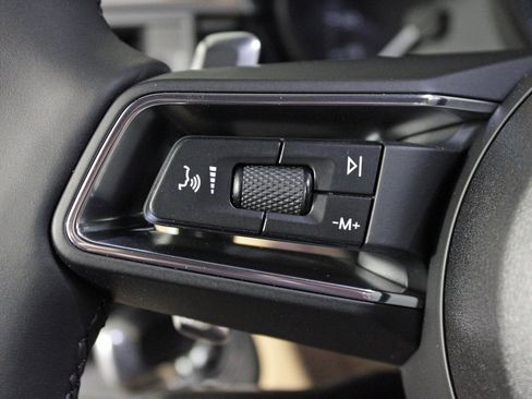 Used 2025 Porsche Macan image 22